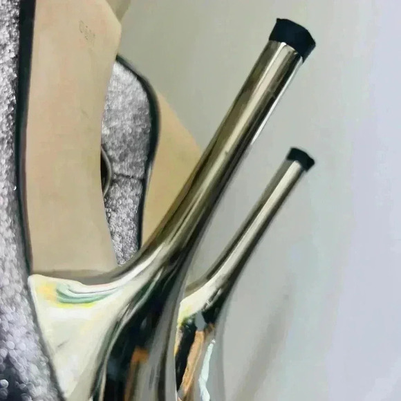 GUESS SHOES SIZE 6.5 SHIMMER SOFT PURPLE COLOR LIKE NEW CONDITION - Picture 12 of 16